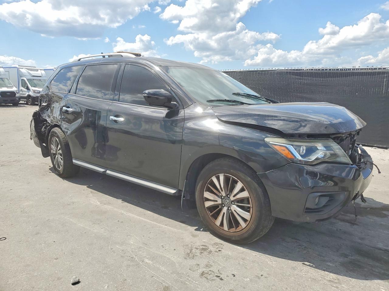 2017 Nissan Pathfinder Sl - zdjęcie 4