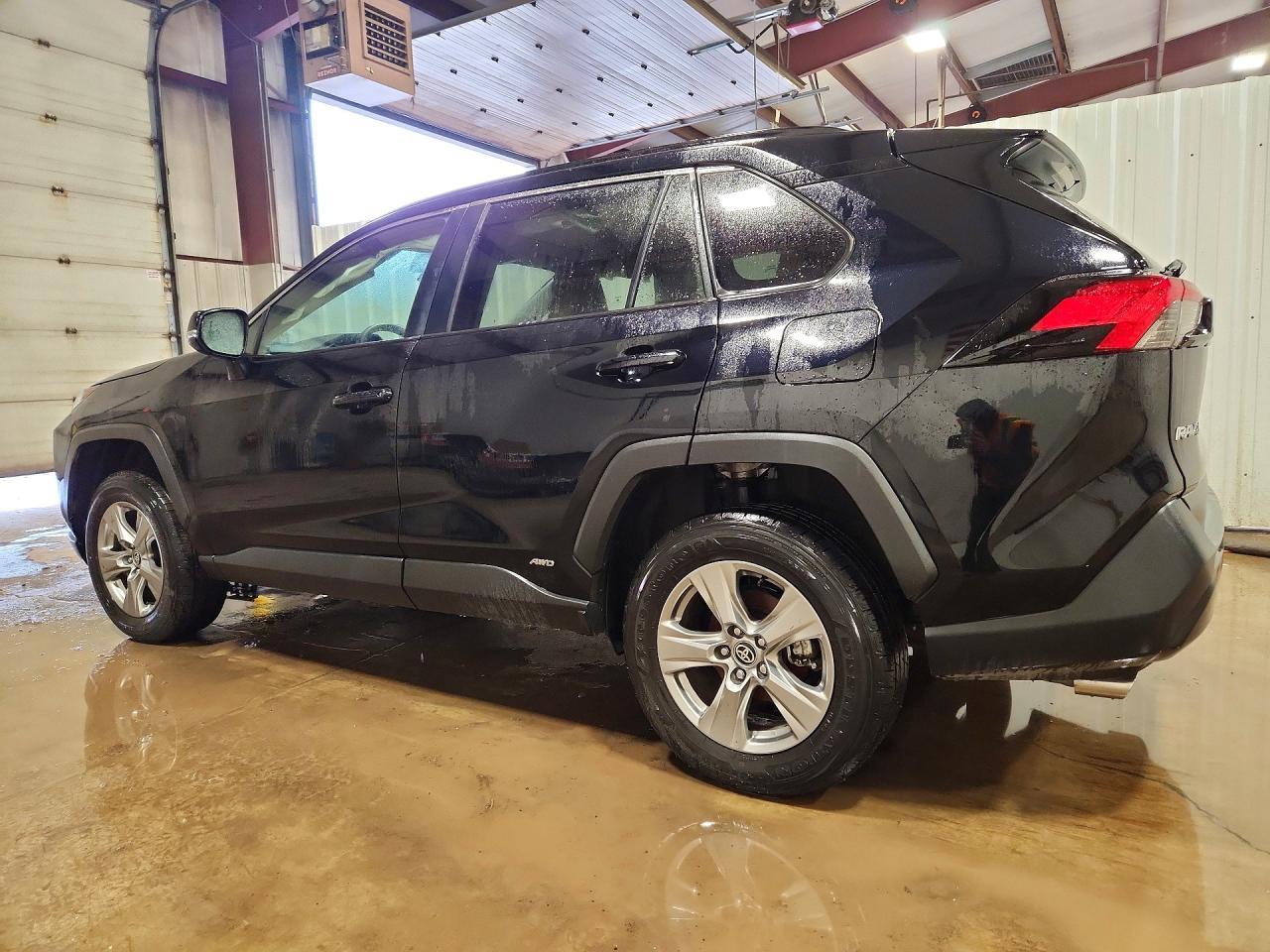 2024 Toyota Rav4 Hybrid Xle - zdjęcie 2