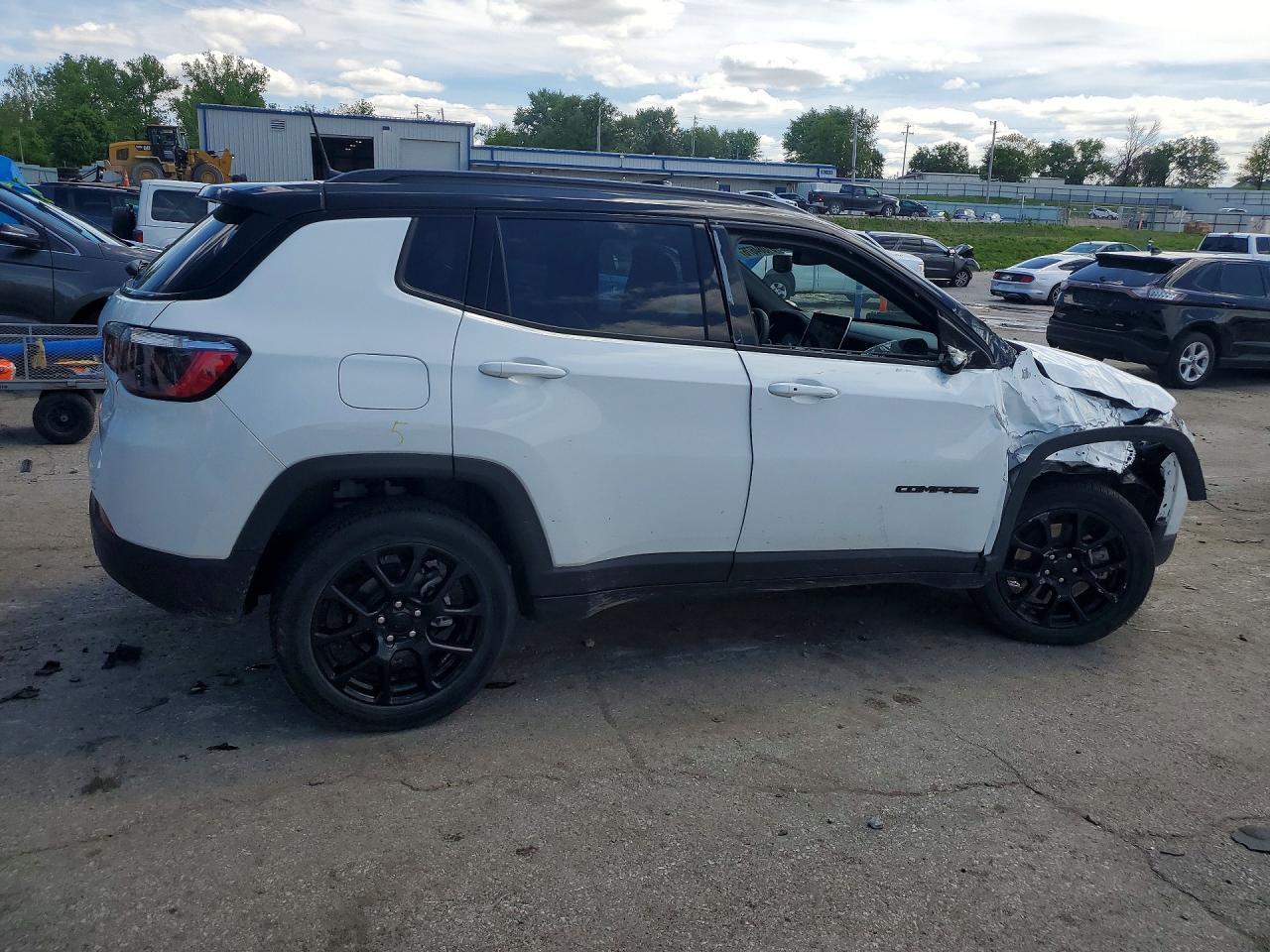 2023 Jeep Compass Latitude - zdjęcie 3