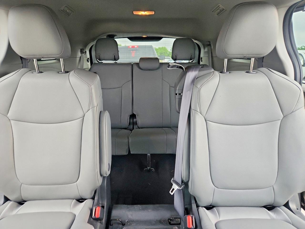 2024 Toyota Sienna Xle - zdjęcie 10