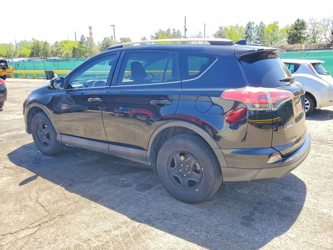 2017 Toyota Rav4 Le - zdjęcie 2