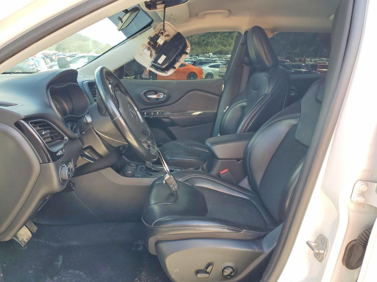 2020 Jeep Cherokee Latitude Plus - zdjęcie 7