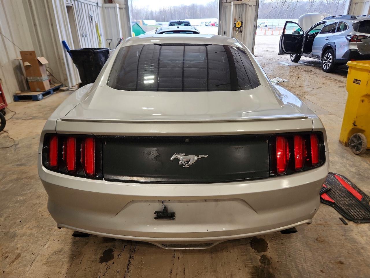 2016 Ford Mustang - zdjęcie 6