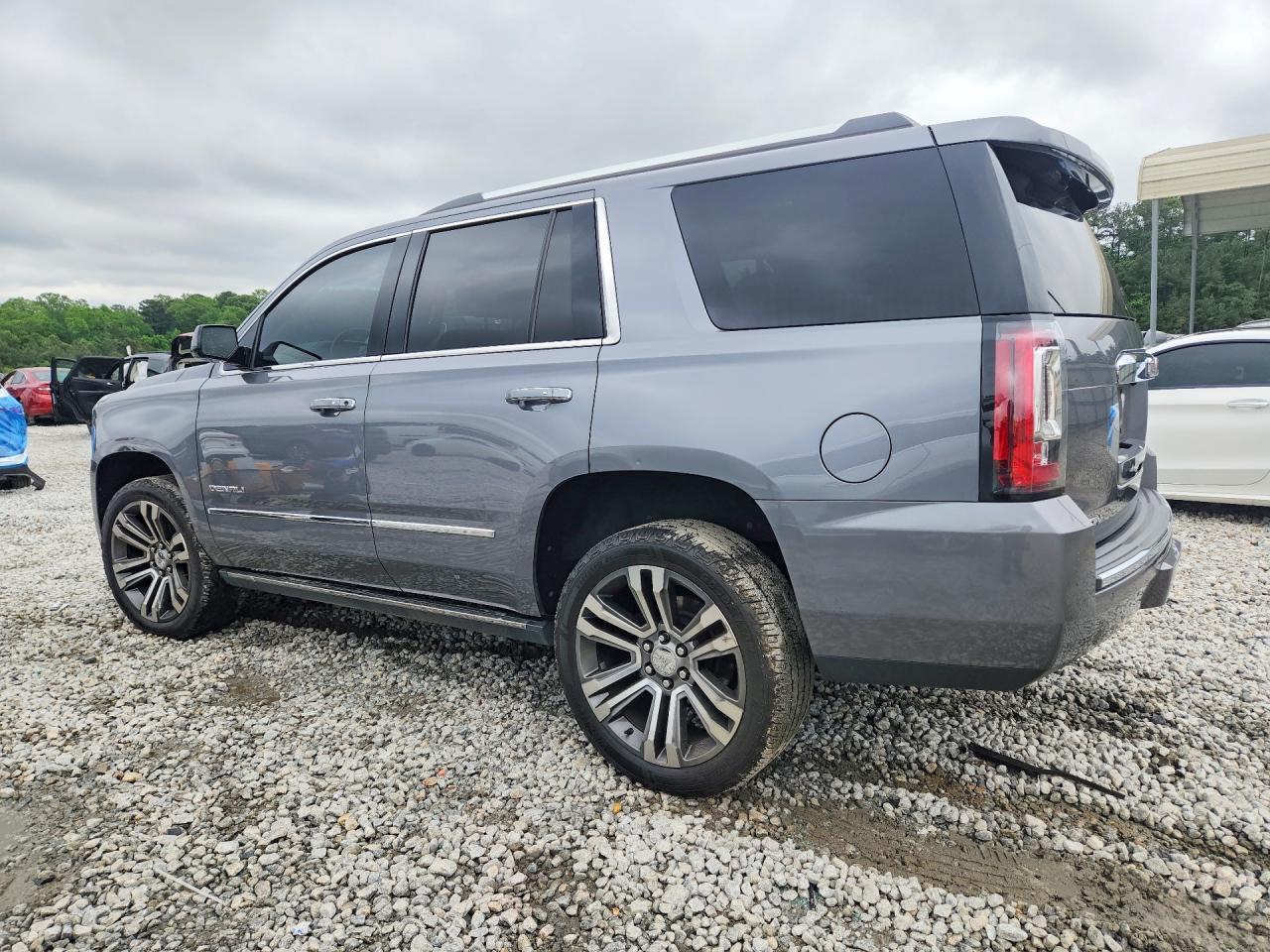 2019 GMC Yukon Denali - zdjęcie 2