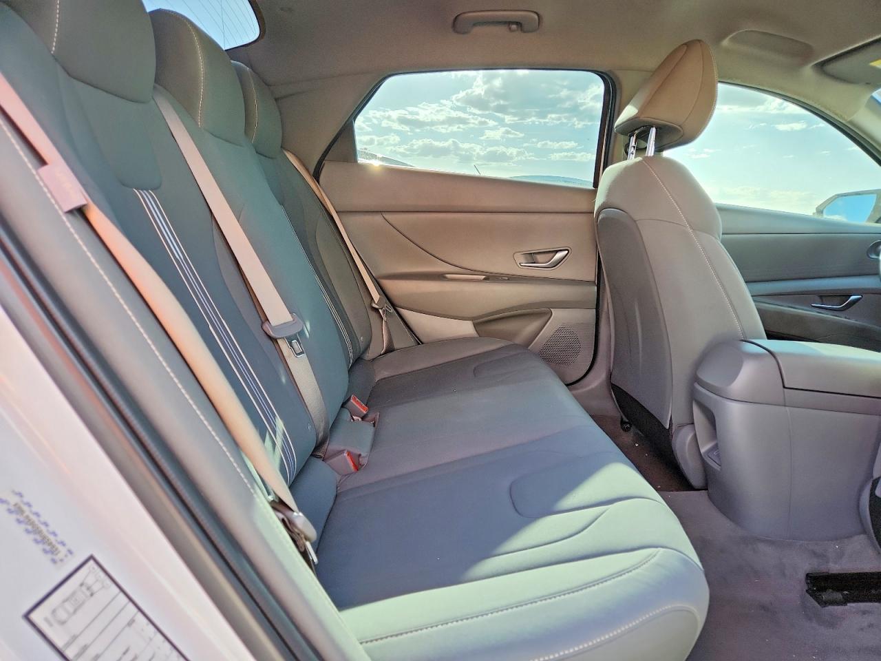 2024 Hyundai Elantra Sel - zdjęcie 10