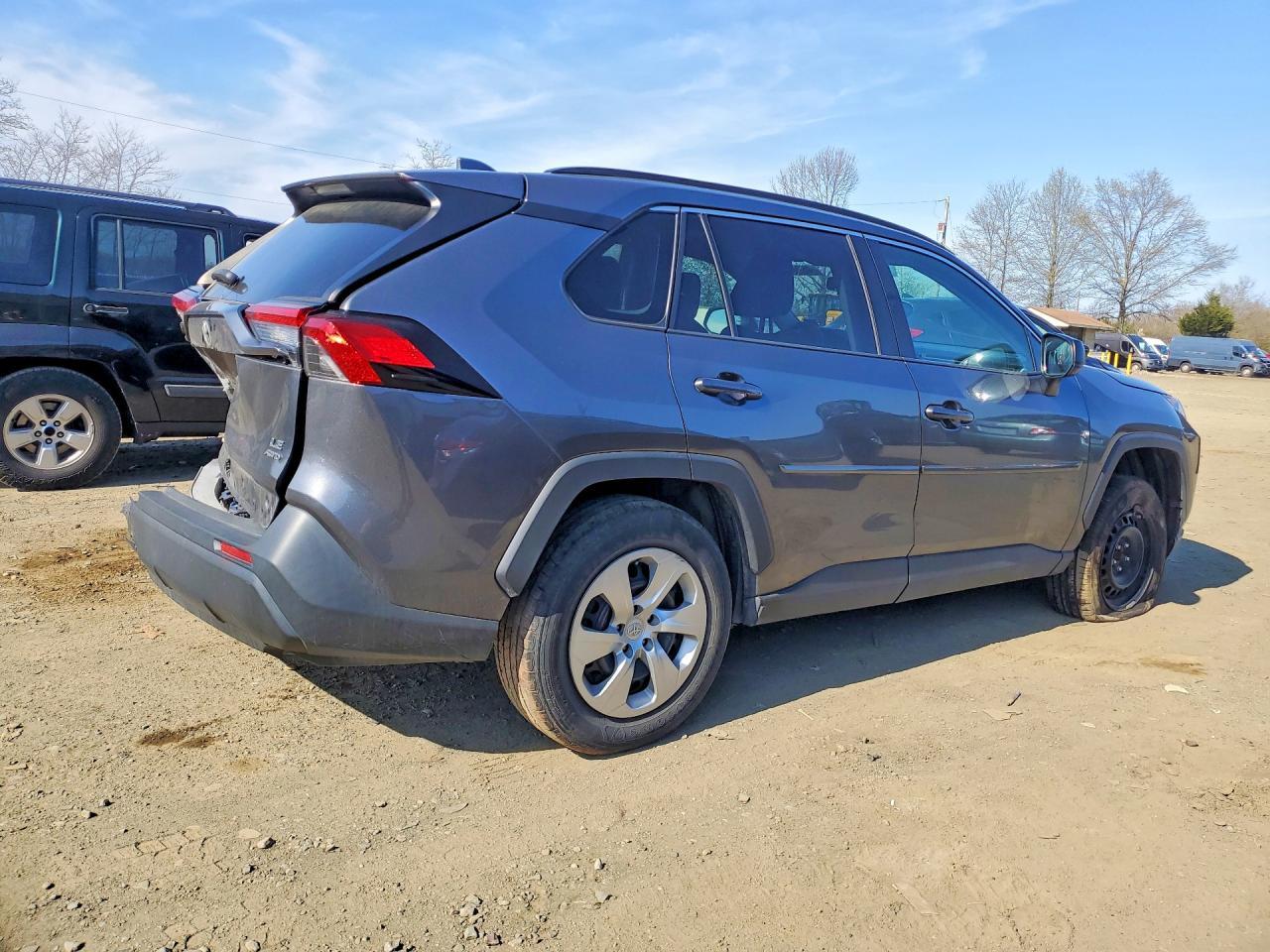 2021 Toyota Rav4 Le - zdjęcie 3