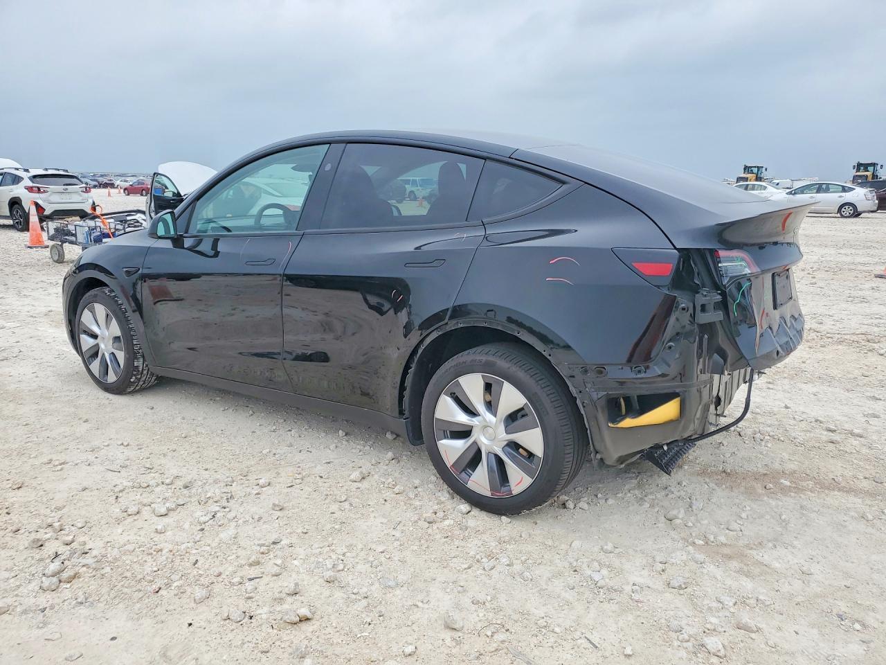 2023 Tesla Model Y - zdjęcie 2