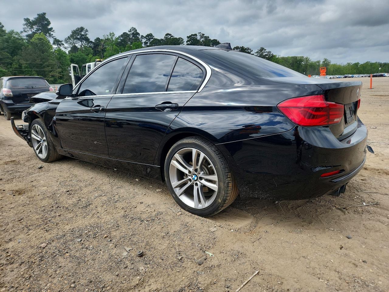 2018 BMW 330 I - zdjęcie 2