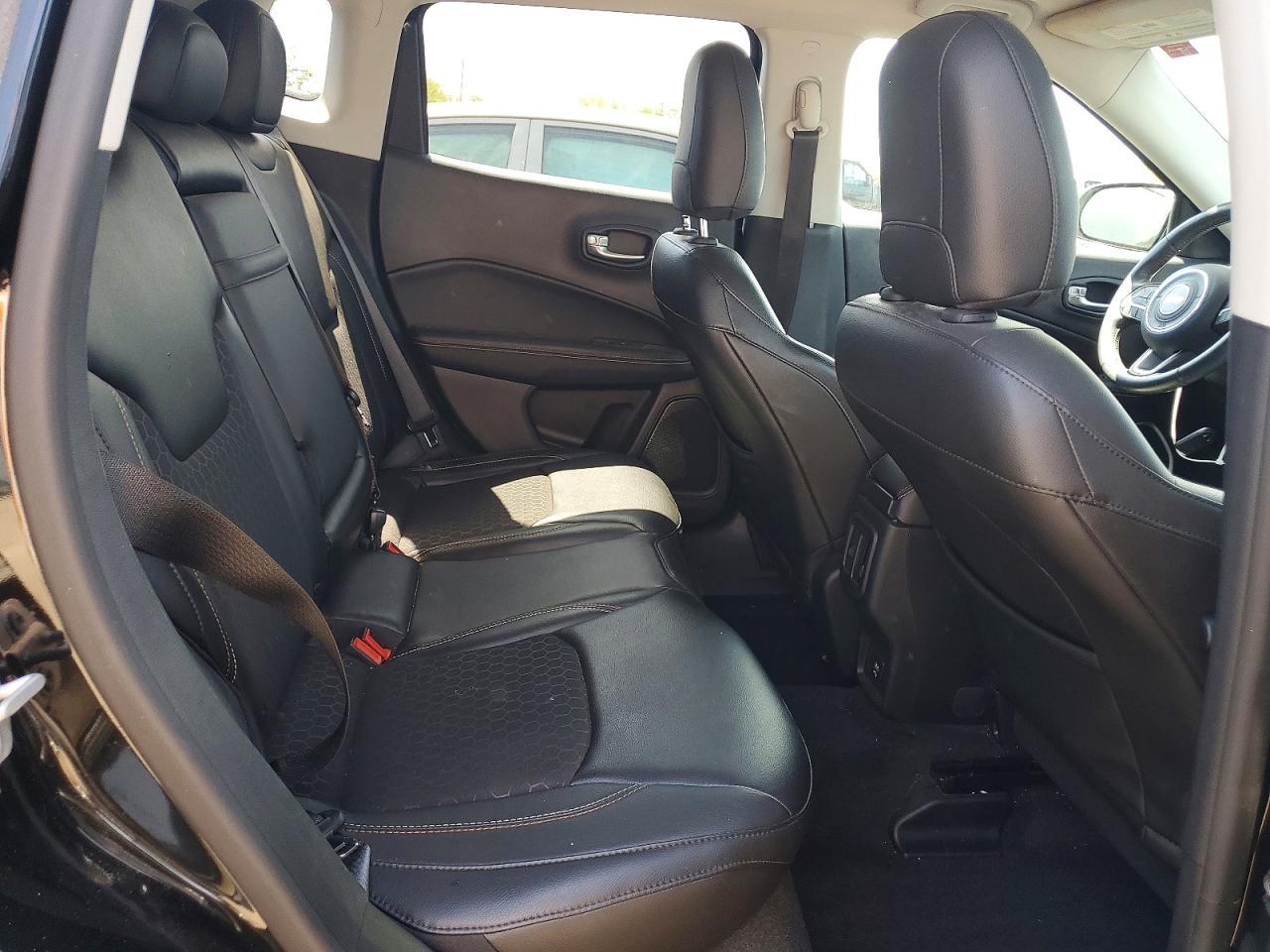 2018 Jeep Compass Latitude - zdjęcie 11