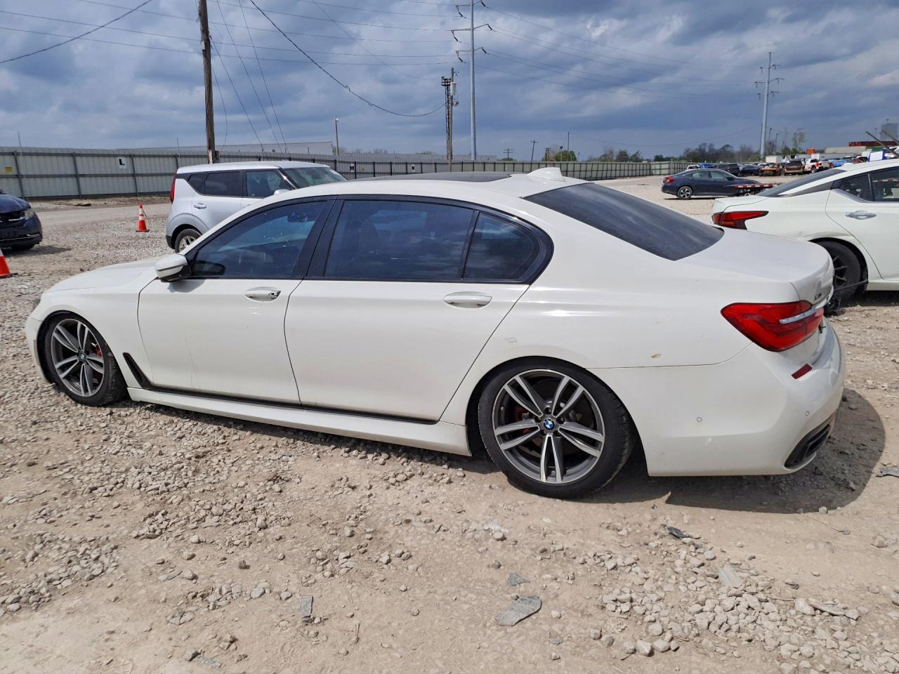 2017 BMW 740 Xi - zdjęcie 2