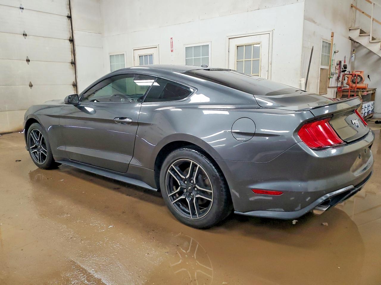 2018 Ford Mustang - zdjęcie 2