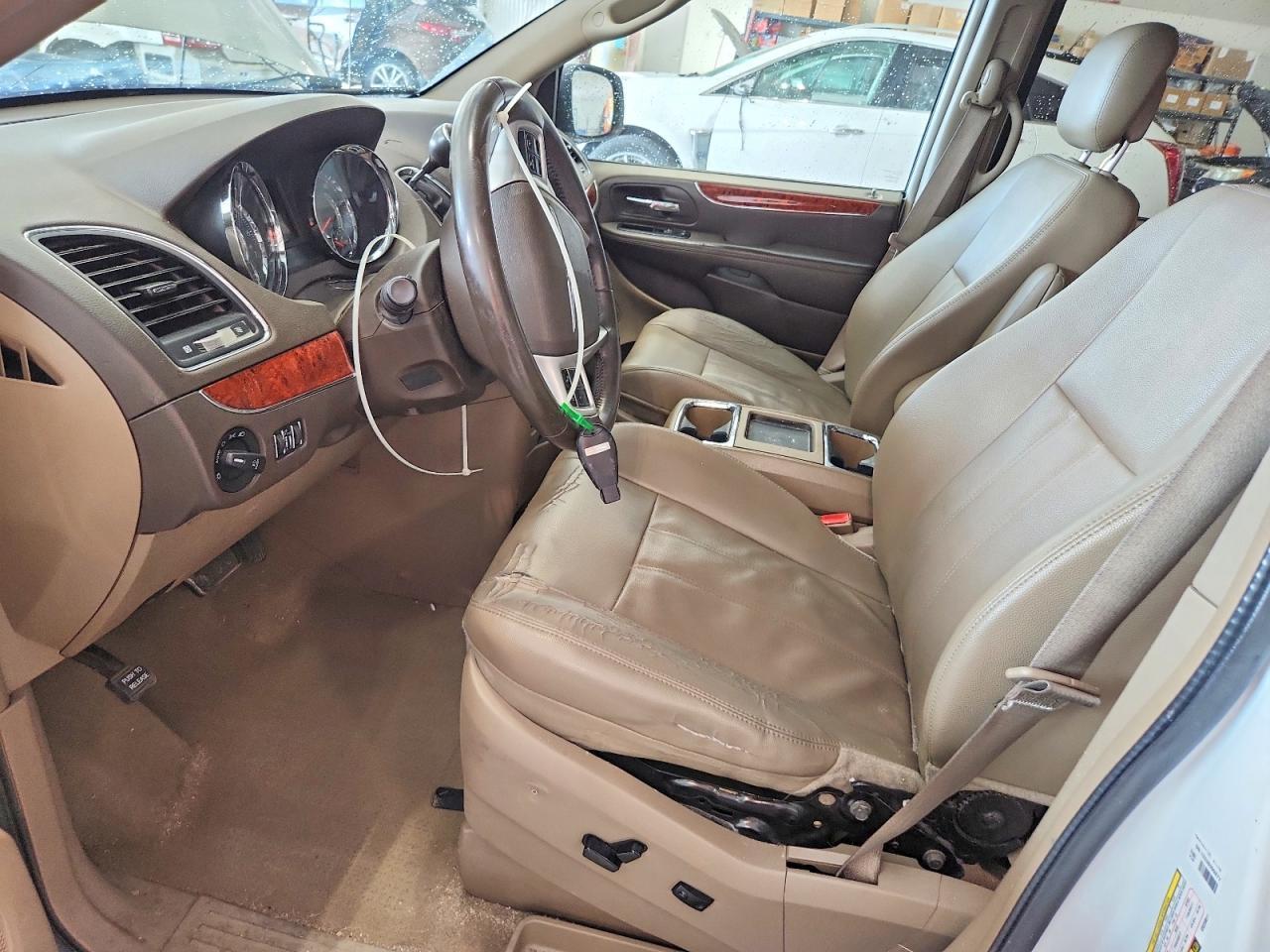 2014 Chrysler Town & Country Touring - zdjęcie 7