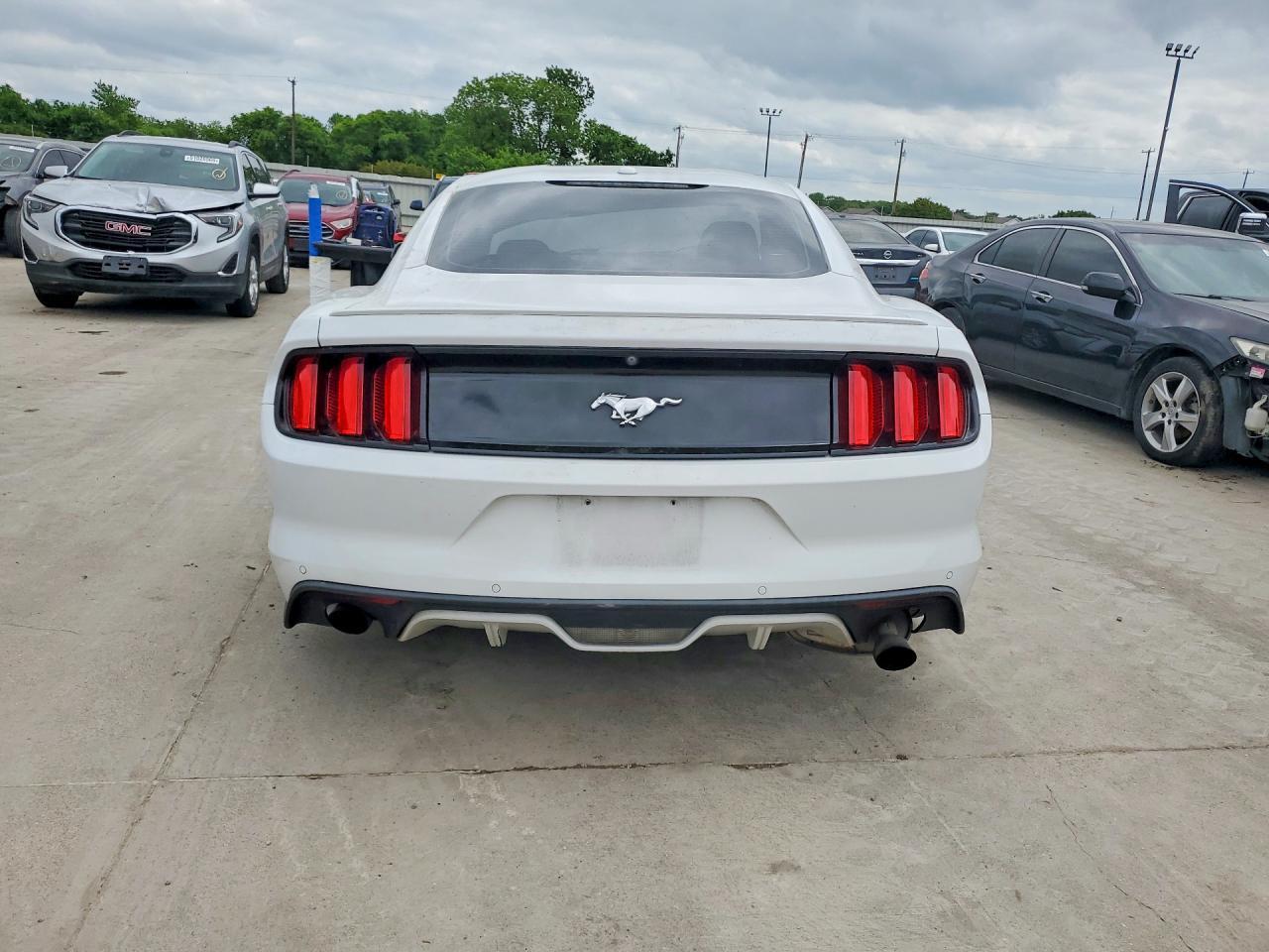 2017 Ford Mustang - zdjęcie 6