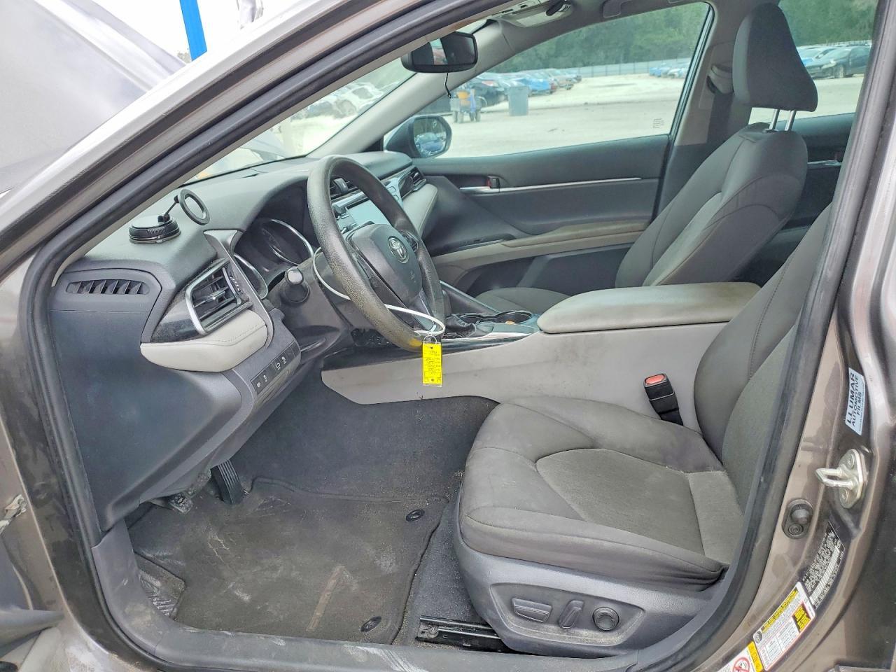 2019 Toyota Camry Le - zdjęcie 7