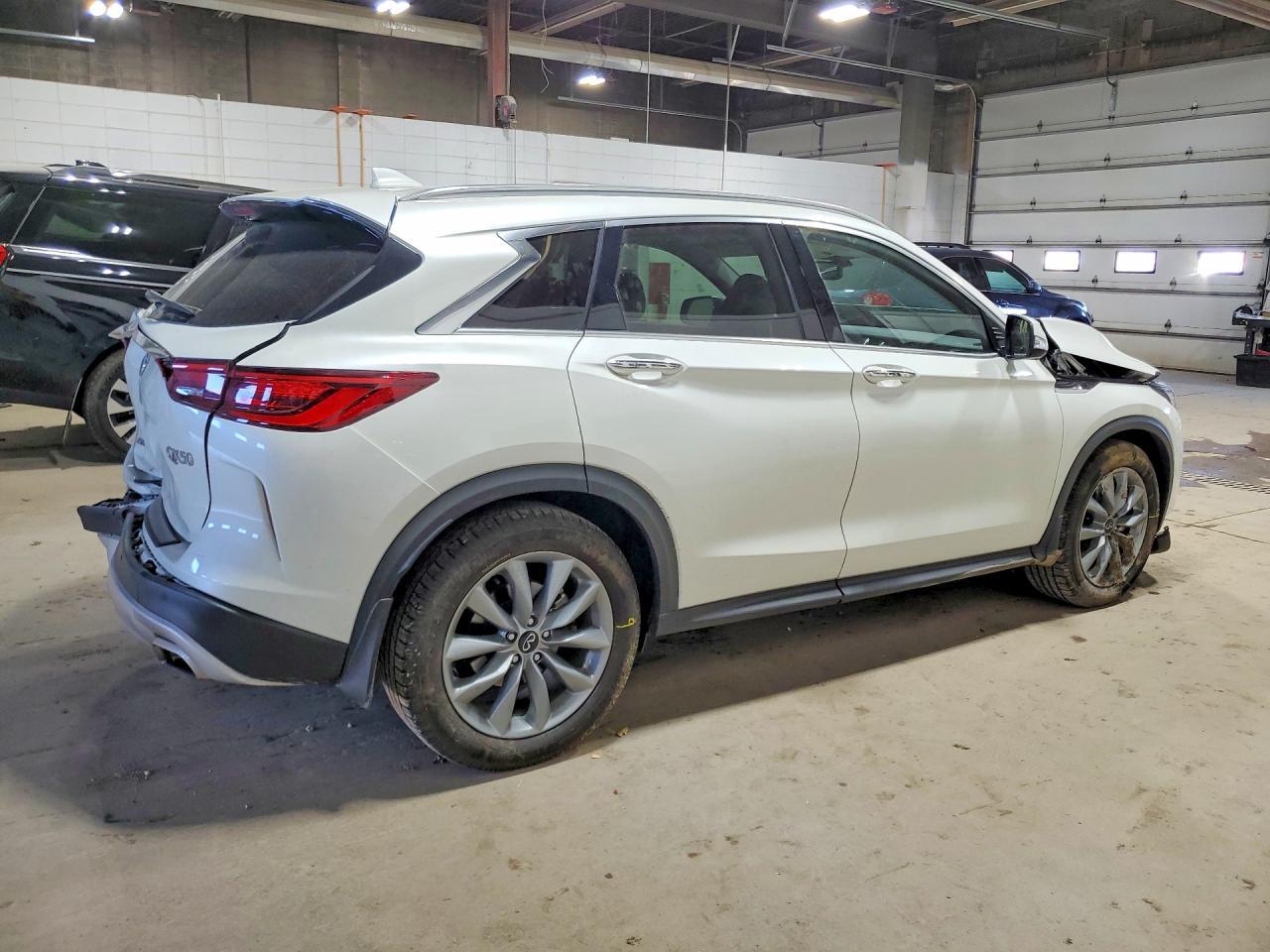 2022 Infiniti Qx50 Essential - zdjęcie 3