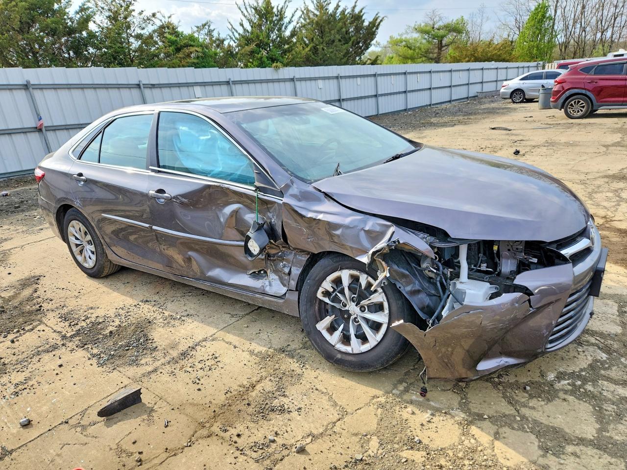 2016 Toyota Camry Le - zdjęcie 4
