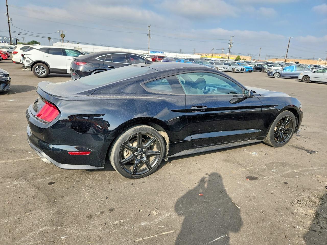 2020 Ford Mustang - zdjęcie 3