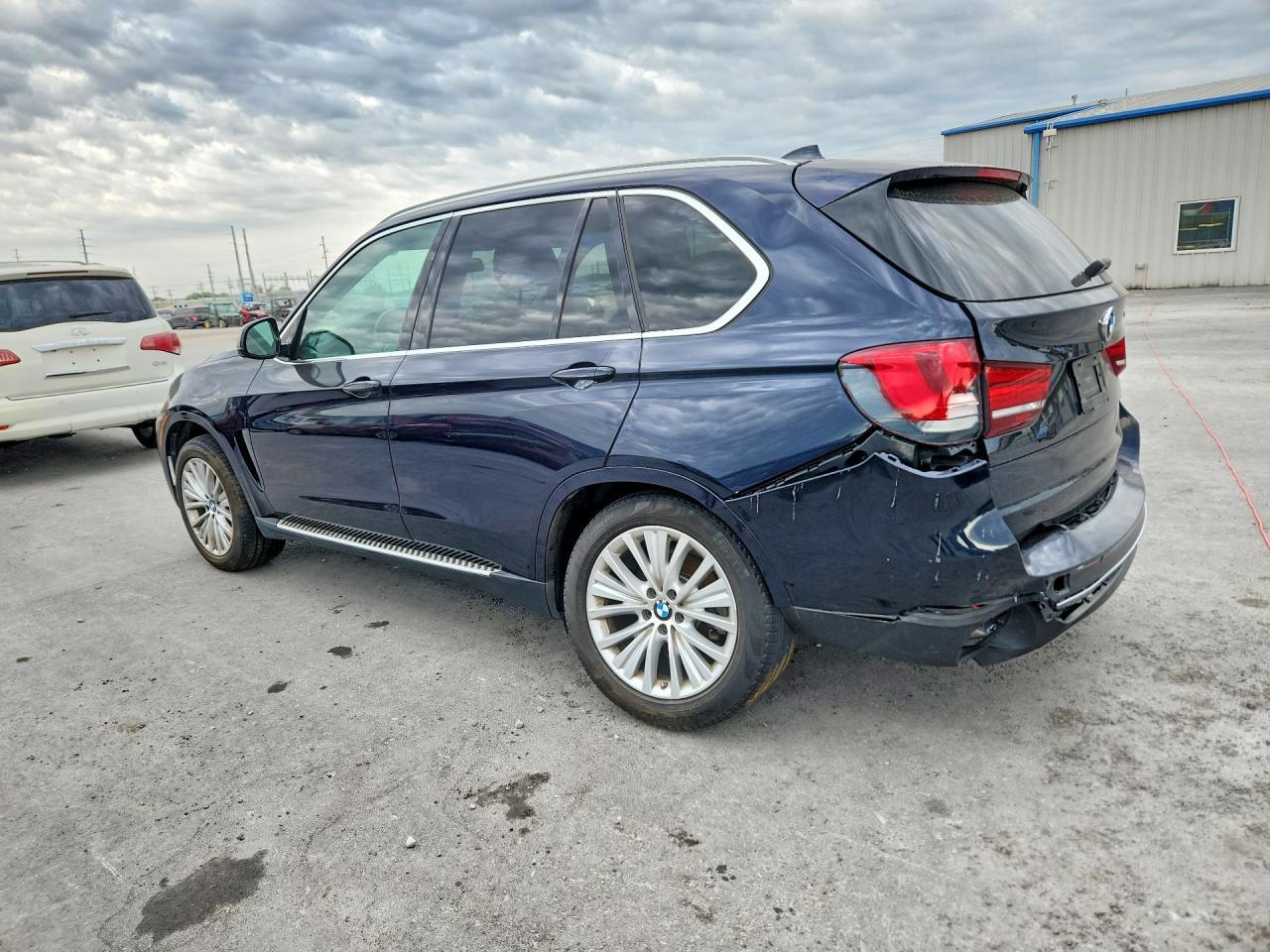 2016 BMW X5 xDrive35I - zdjęcie 2