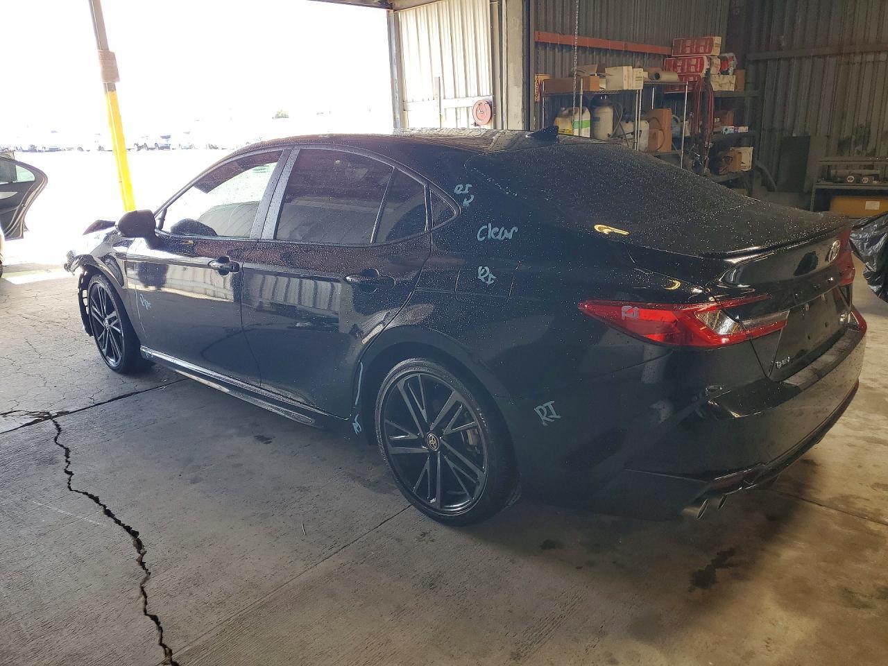 2025 Toyota Camry Xse - zdjęcie 2