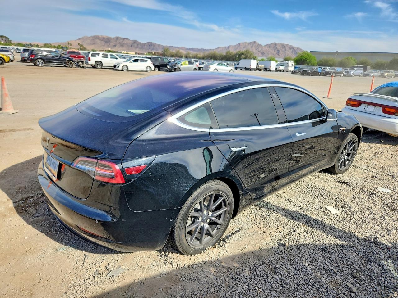 2018 Tesla Model 3 - zdjęcie 3