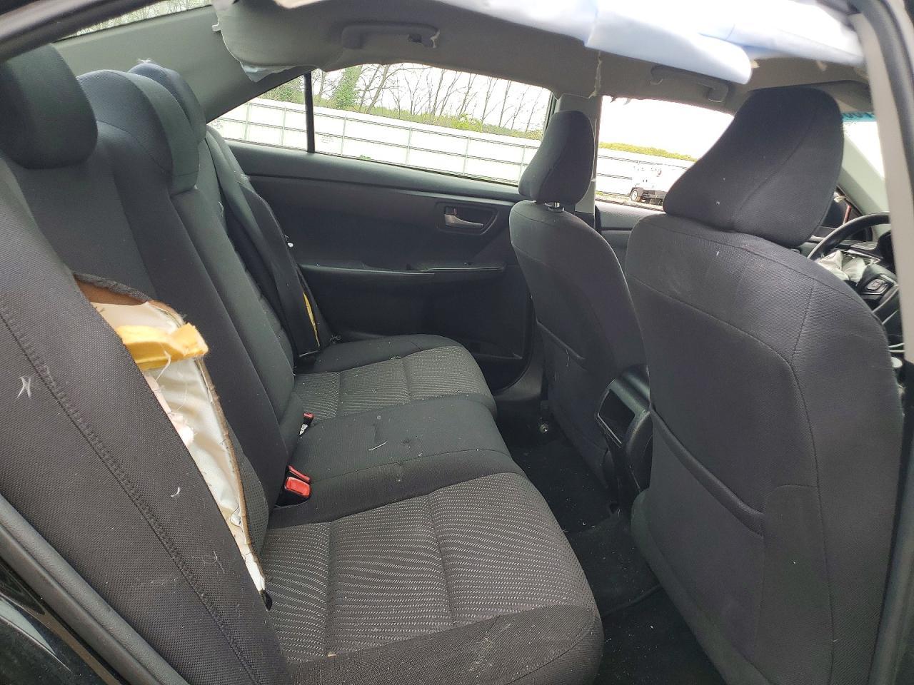 2017 Toyota Camry Le - zdjęcie 10