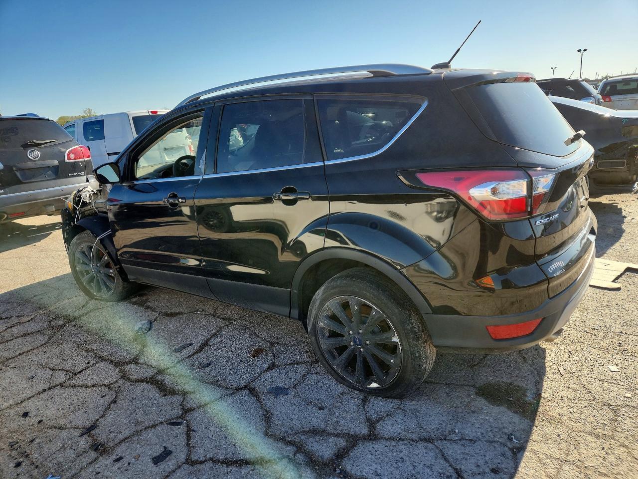 2017 Ford Escape Titanium - zdjęcie 2