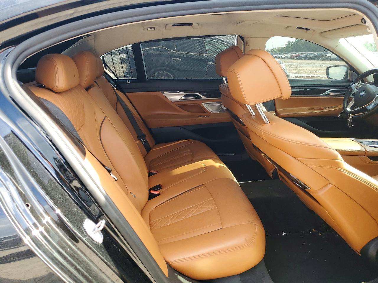 2019 BMW 750 Xi - zdjęcie 10