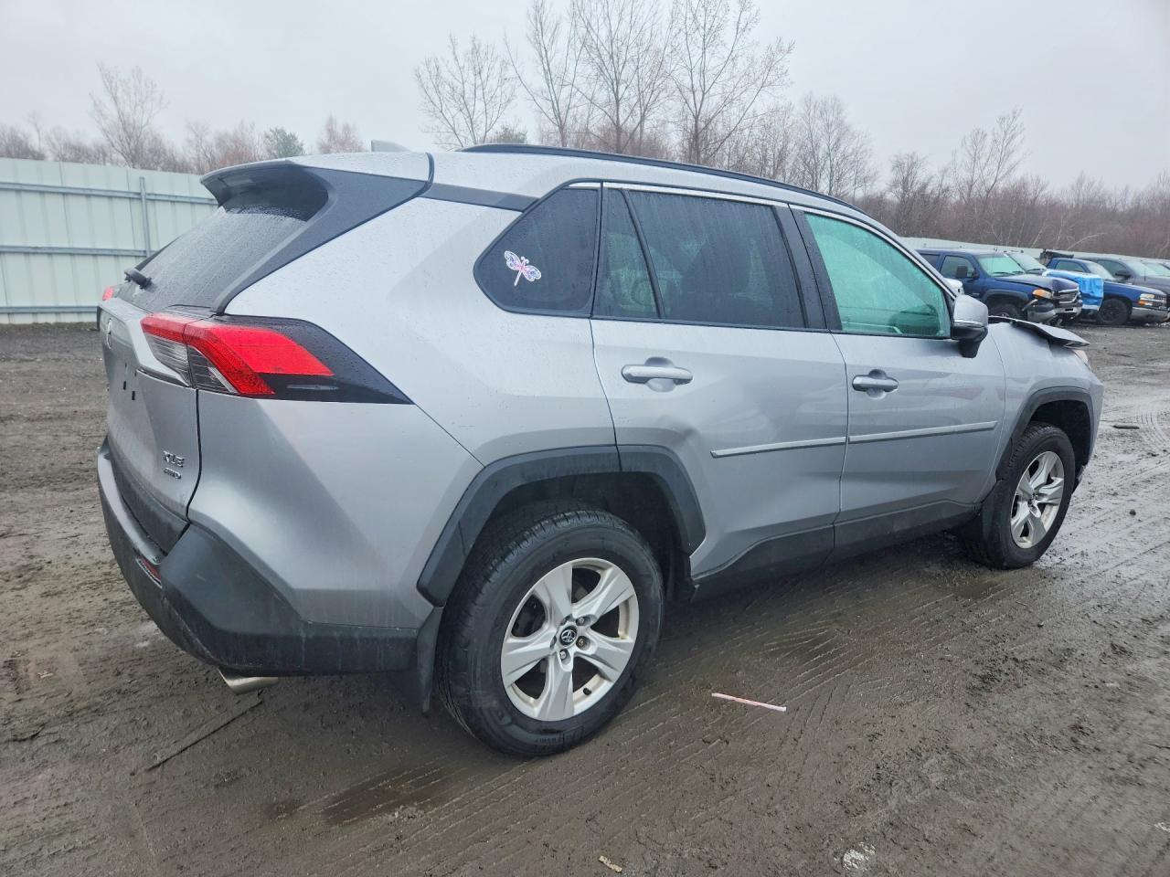 2021 Toyota Rav4 Xle - zdjęcie 3