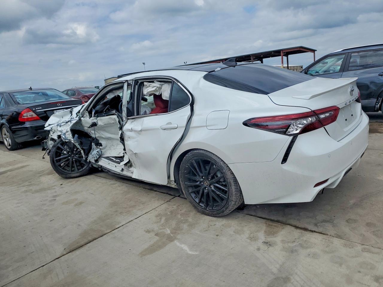 2024 Toyota Camry Xse V6 - zdjęcie 2