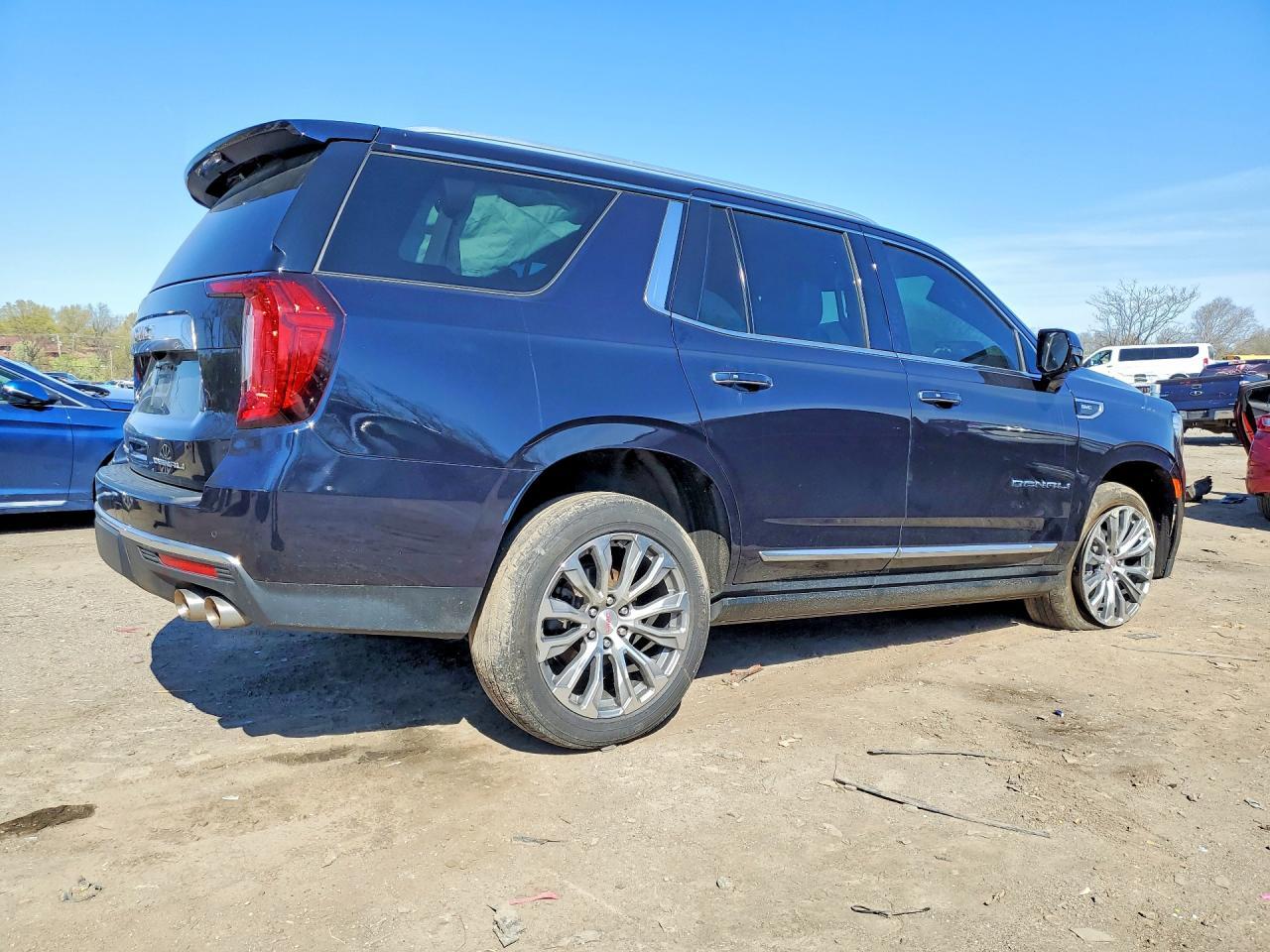 2021 GMC Yukon Denali - zdjęcie 3
