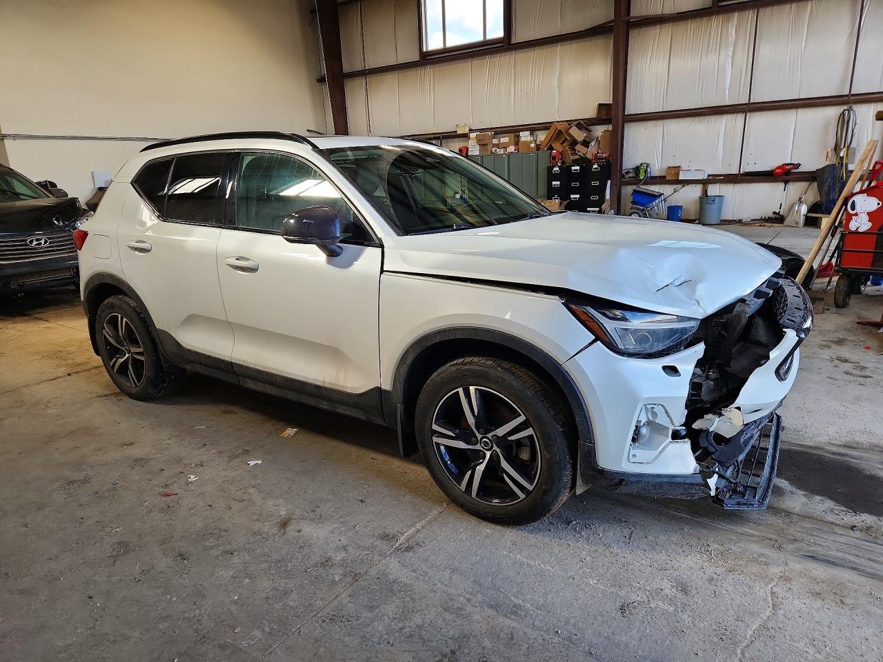 2023 Volvo Xc40 Plus - zdjęcie 4