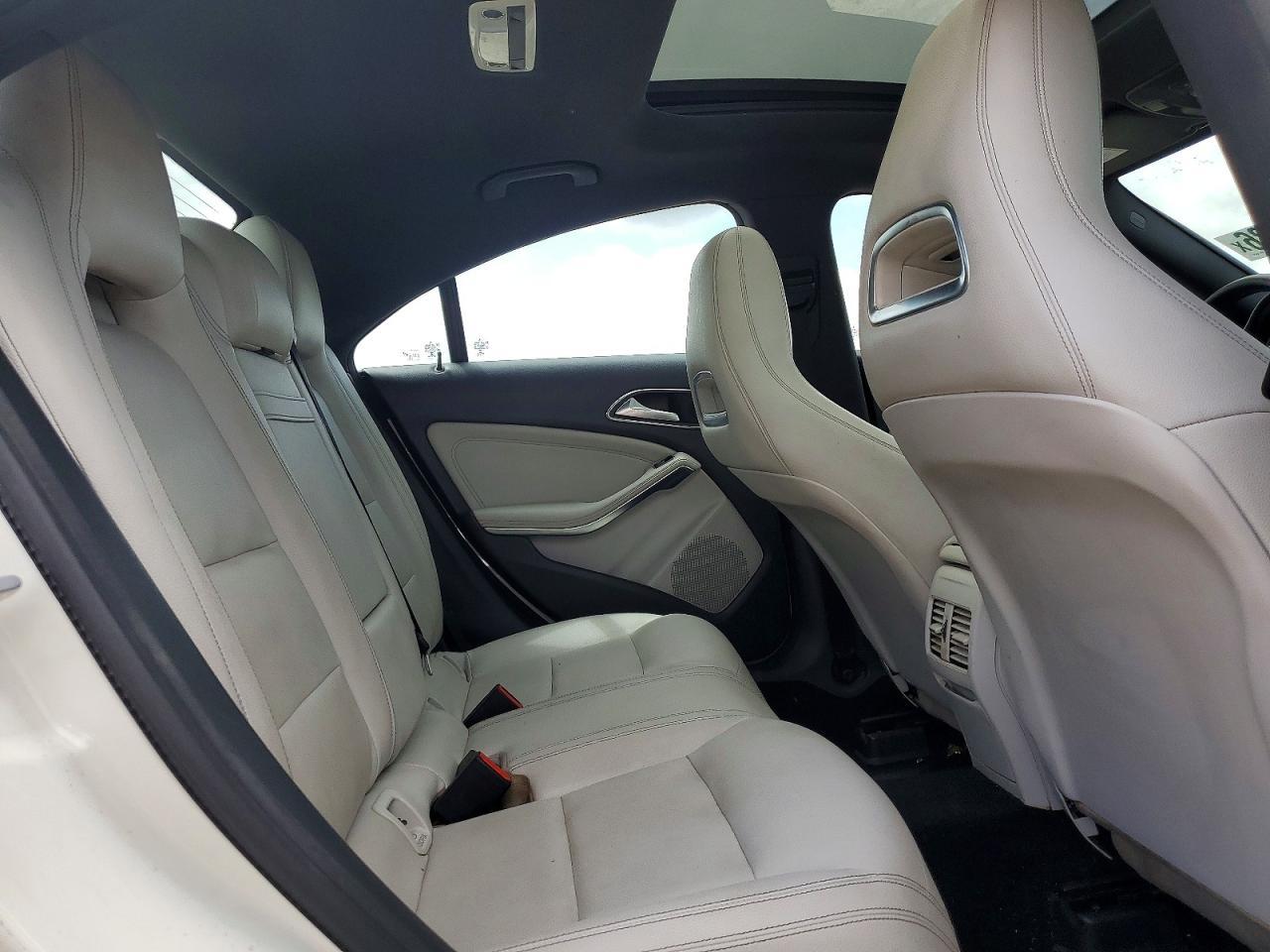 2017 Mercedes Benz C-Class C250 Rwd - zdjęcie 10