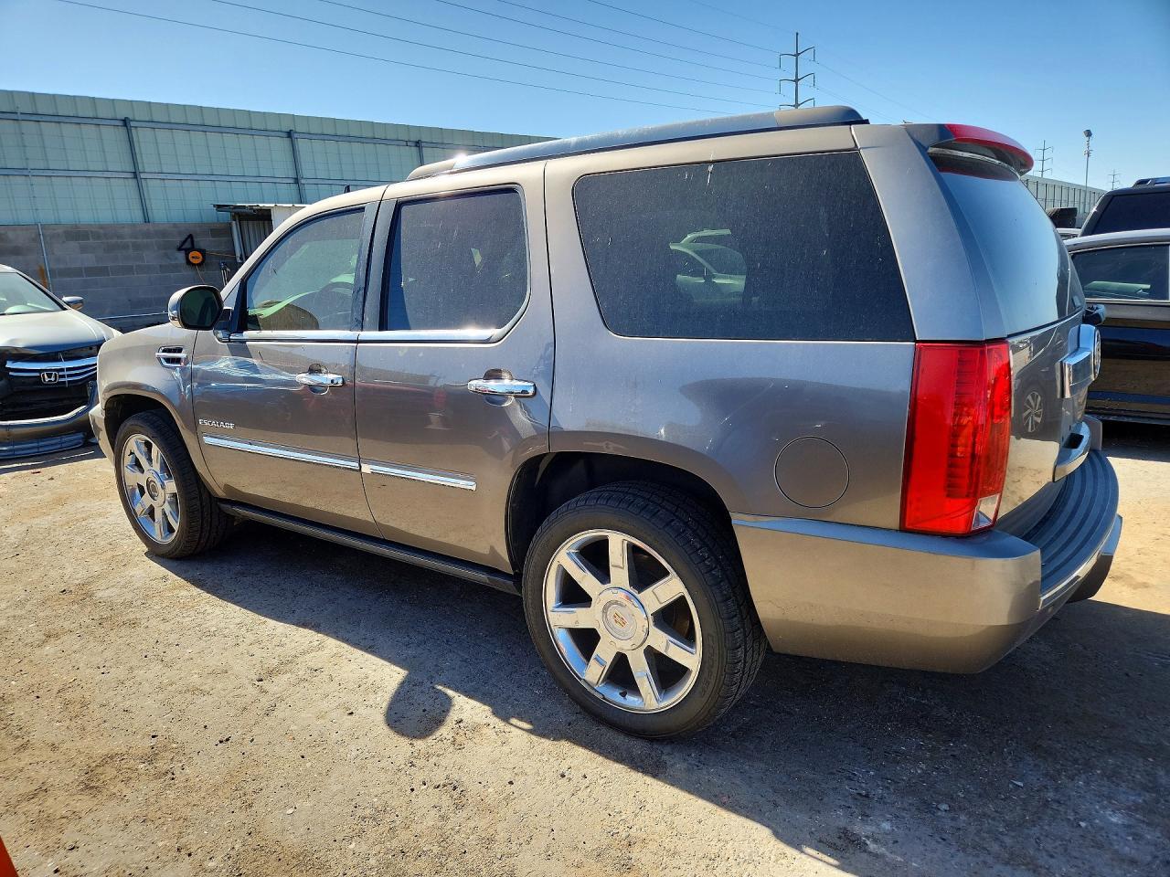 2013 Cadillac Escalade Luxury - zdjęcie 2