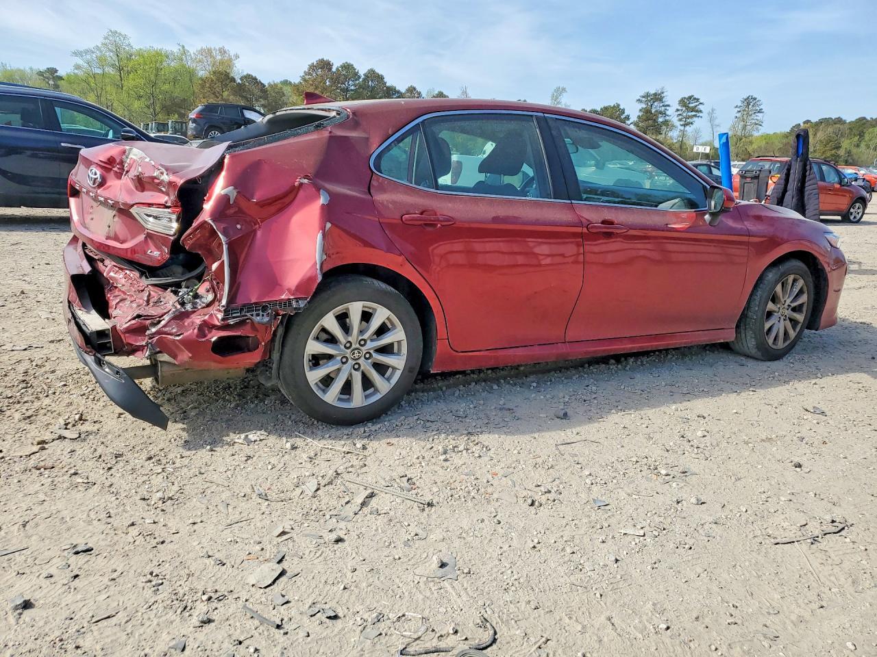 2020 Toyota Camry Le - zdjęcie 3