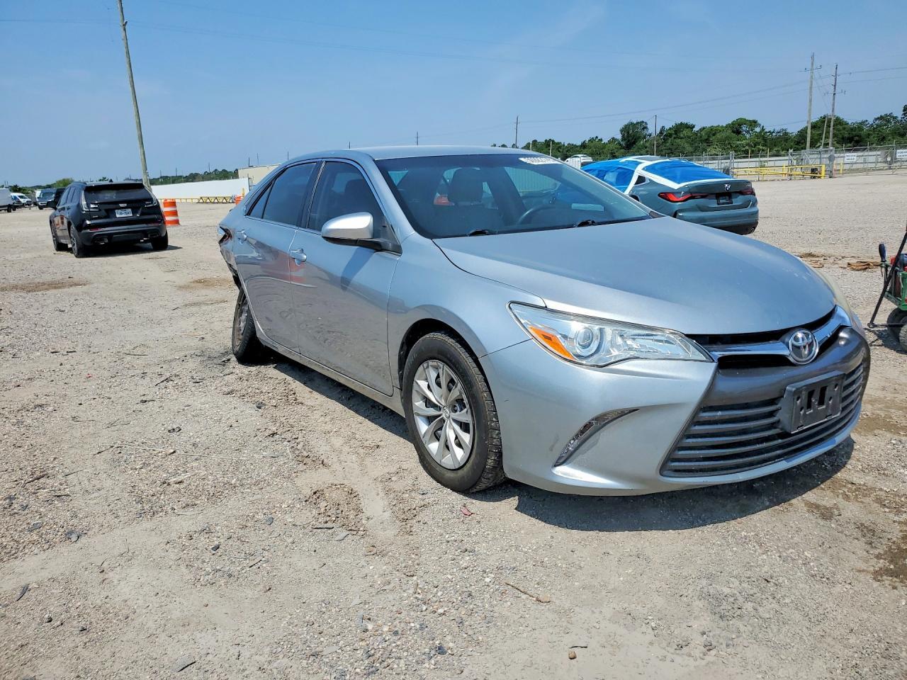 2016 Toyota Camry Le - zdjęcie 4