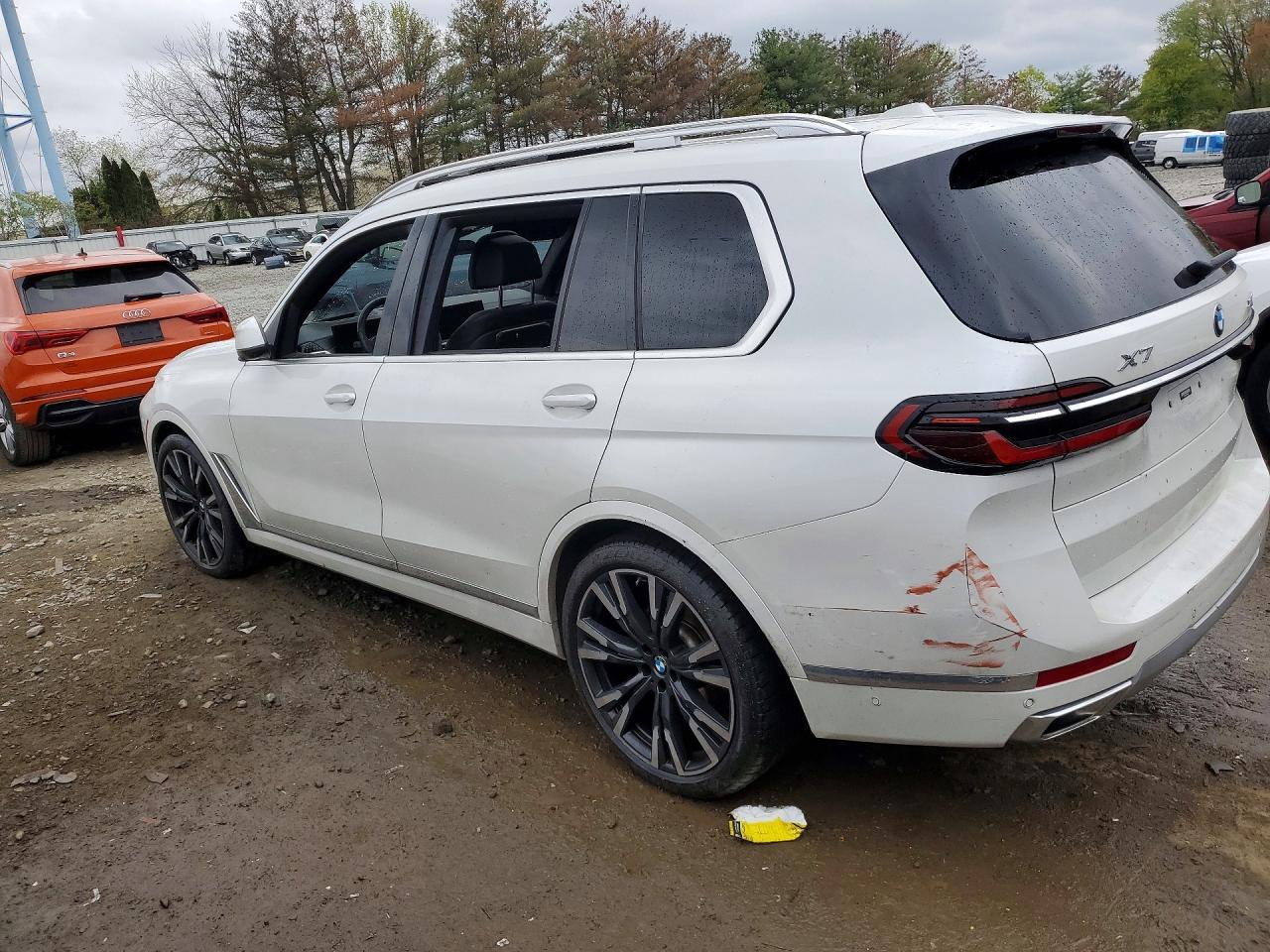 2023 BMW X7 xDrive40I - zdjęcie 2