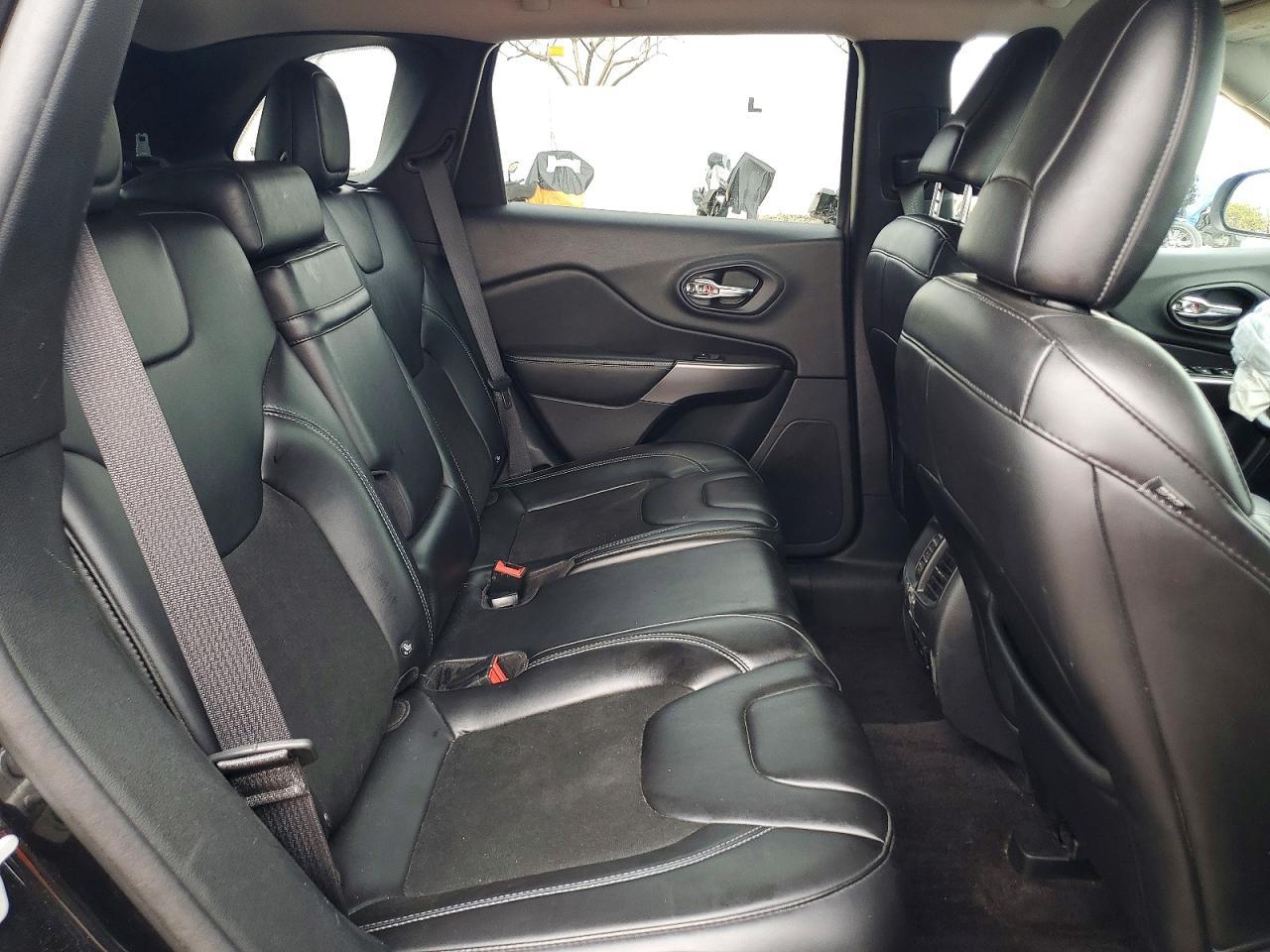 2019 Jeep Cherokee Latitude Plus - zdjęcie 10