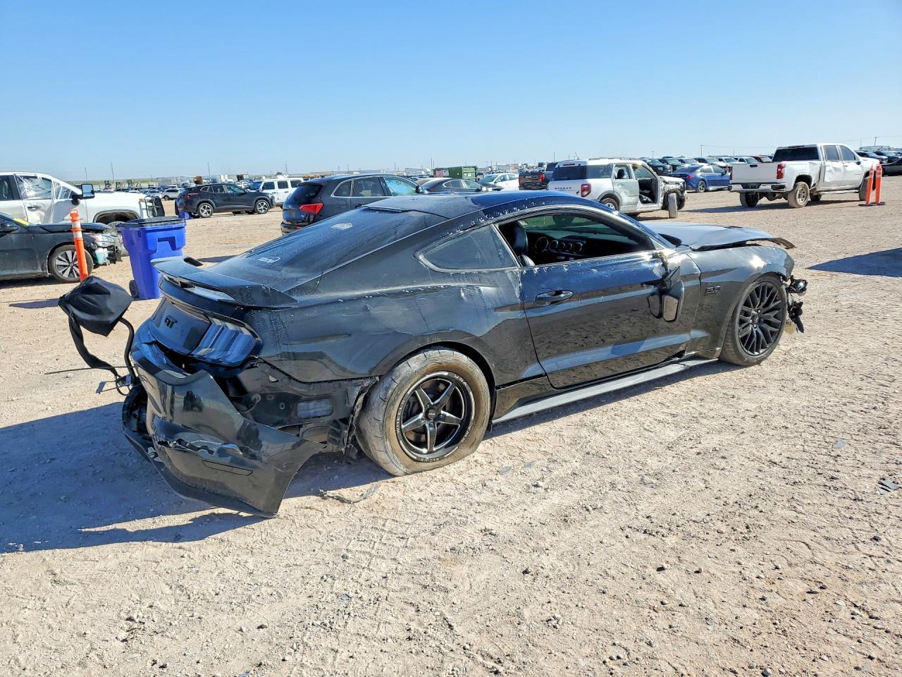 2020 Ford Mustang Gt - zdjęcie 3