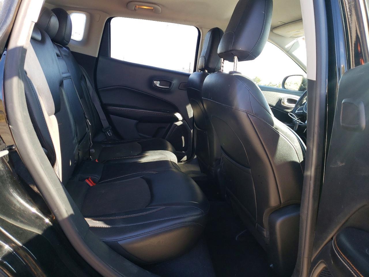 2017 Jeep Compass Latitude - zdjęcie 11