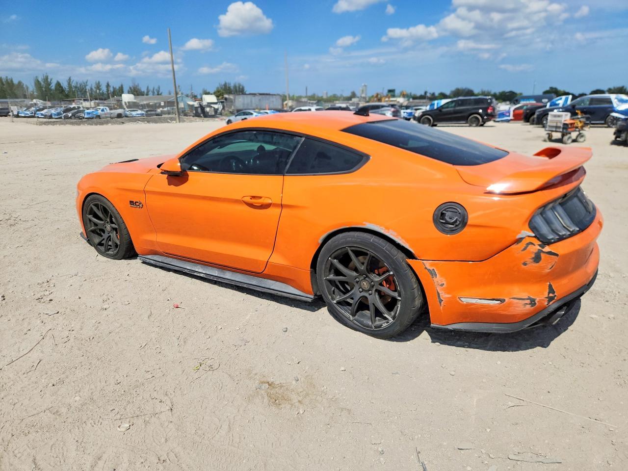 2020 Ford Mustang Gt - zdjęcie 2