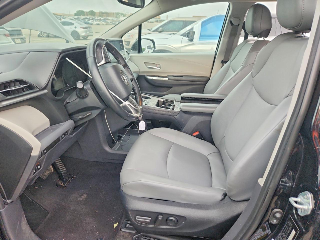2024 Toyota Sienna Xle - zdjęcie 7