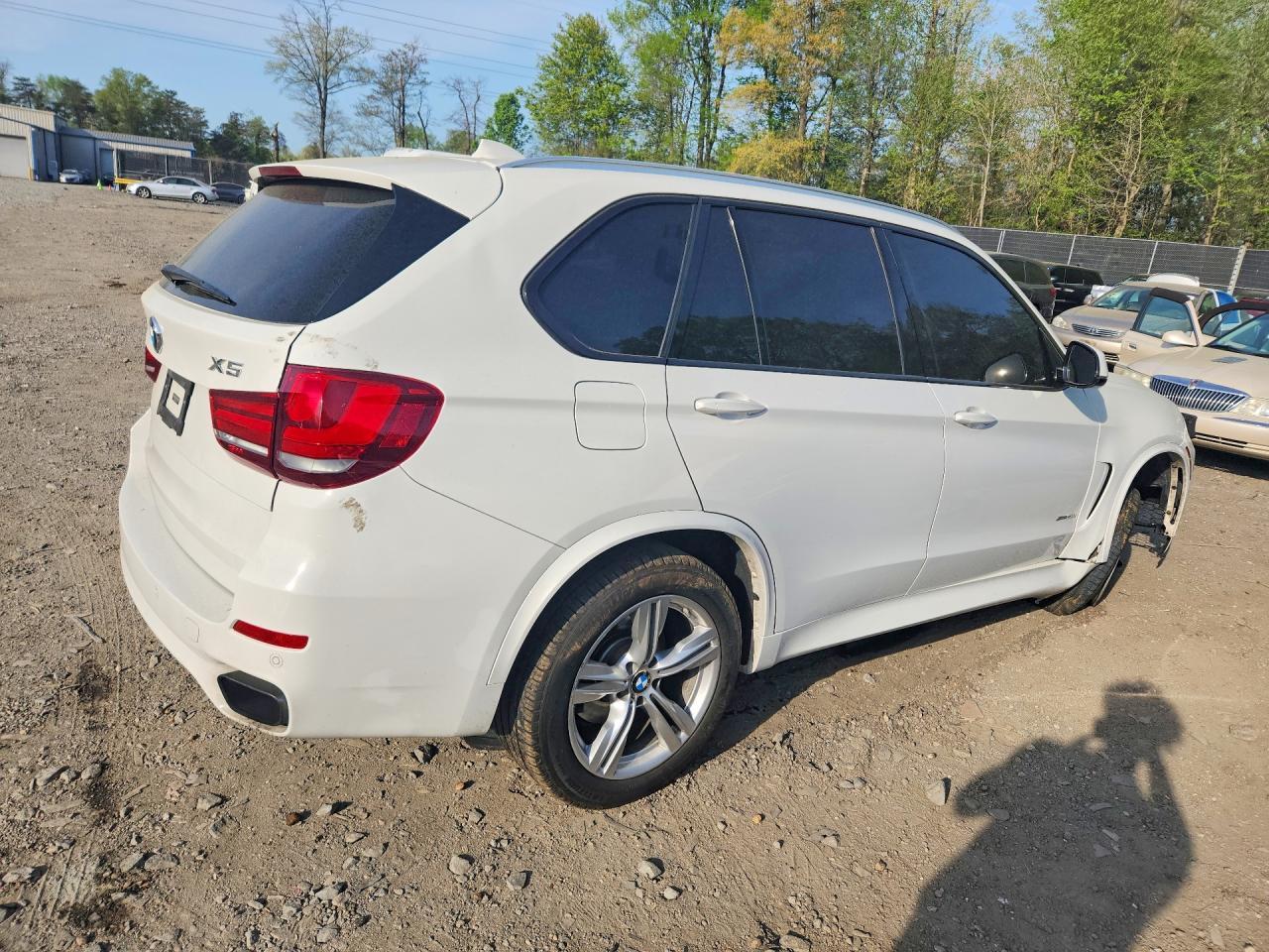2015 BMW X5 xDrive50I - zdjęcie 3
