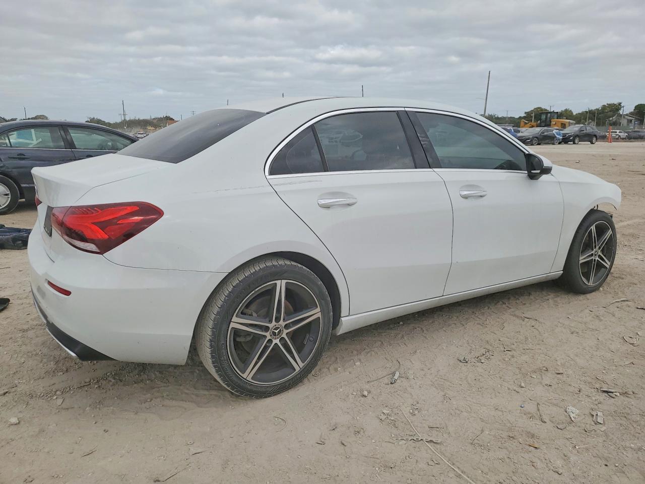 2019 Mercedes-Benz A 220 - zdjęcie 3