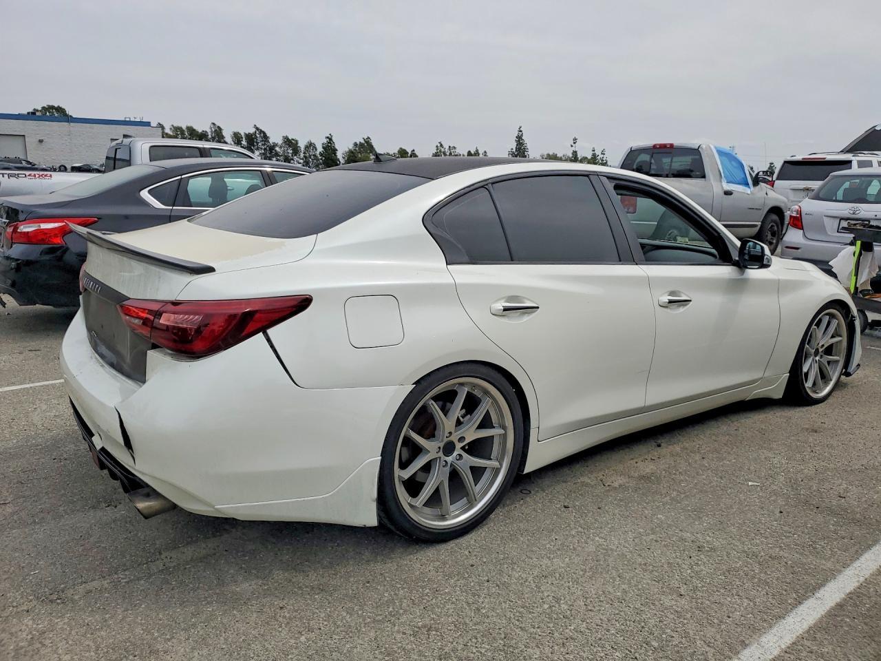 2018 Infiniti Q50 3.0T Luxe - zdjęcie 3