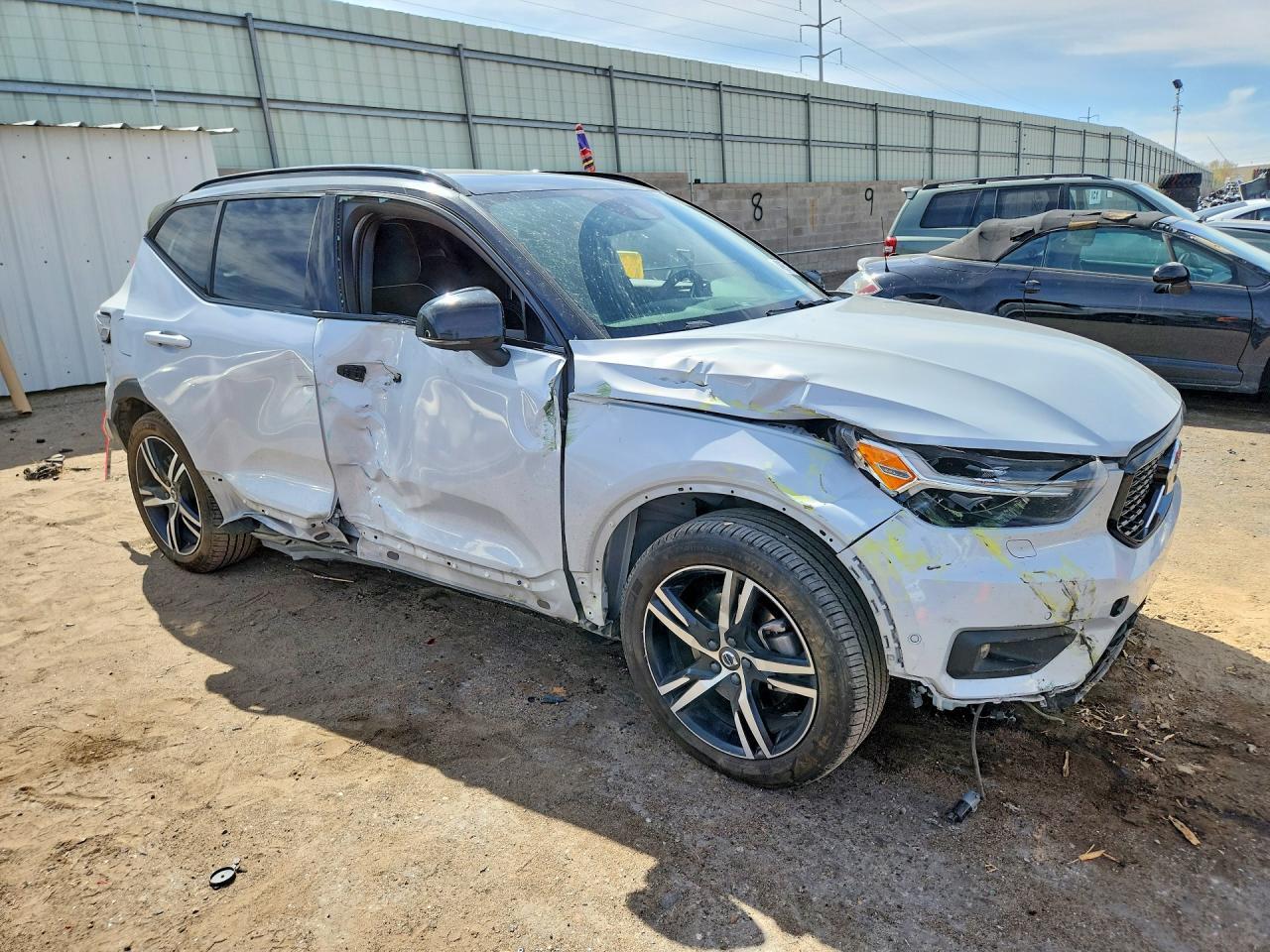 2022 Volvo Xc40 T5 R-Design - zdjęcie 4