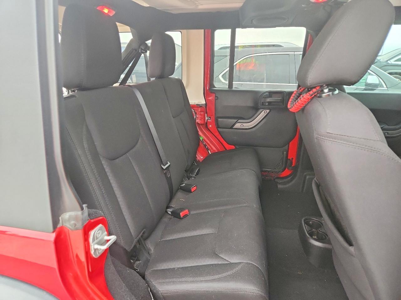 2014 Jeep Wrangler Unlimited Sport - zdjęcie 11