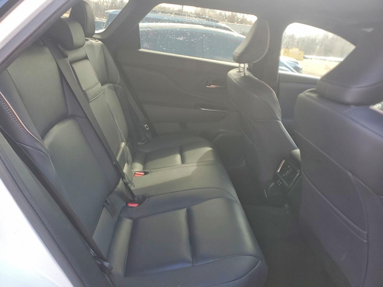 2025 Toyota Crown Signia Limited - zdjęcie 11