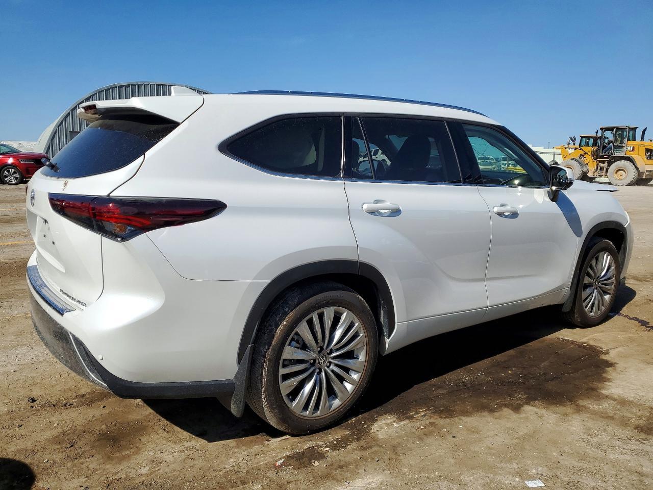 2025 Toyota Highlander Platinum - zdjęcie 3