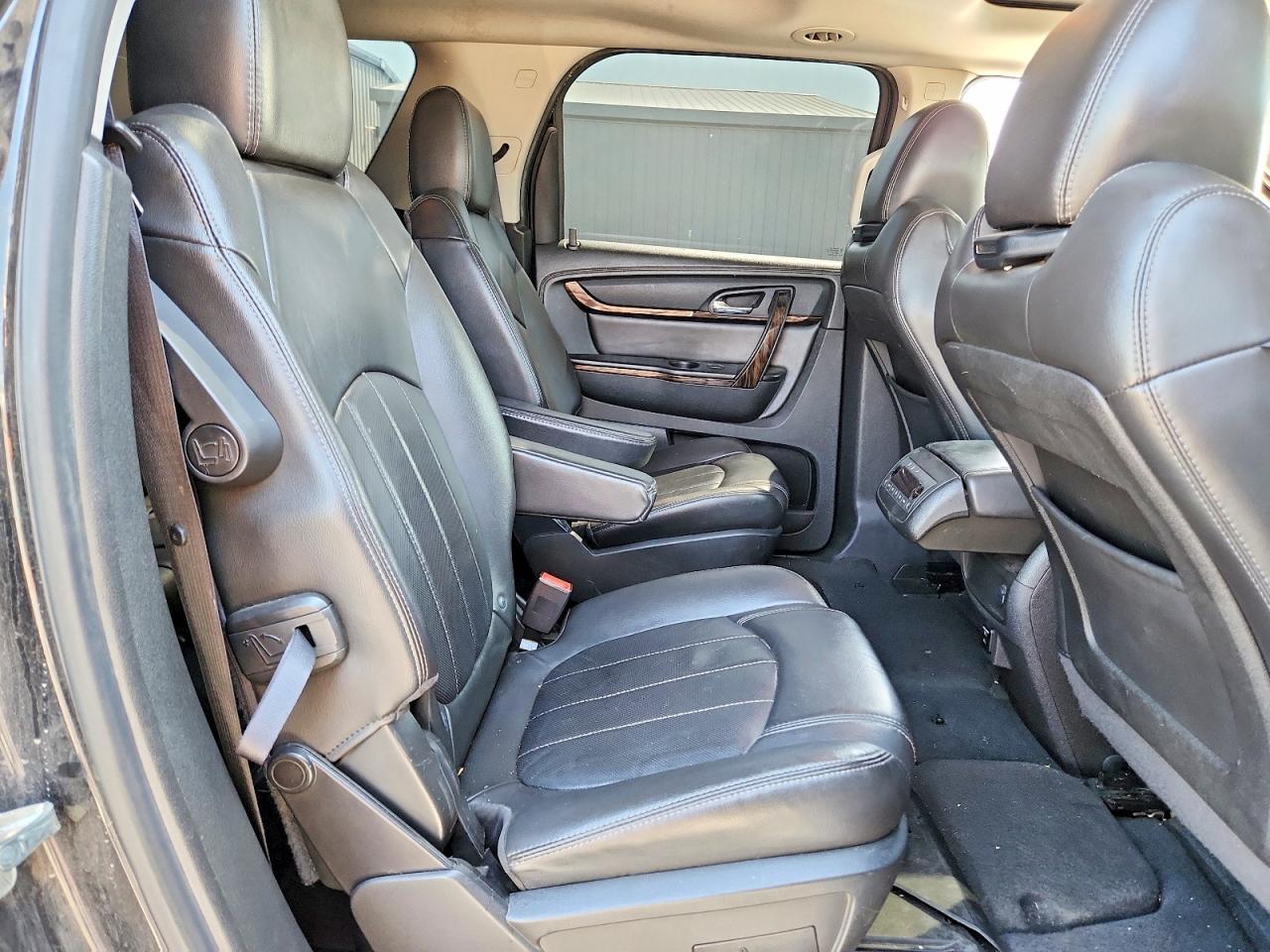 2016 GMC Acadia Denali - zdjęcie 11