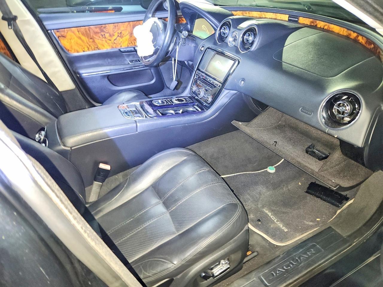 2015 Jaguar Xj - zdjęcie 13